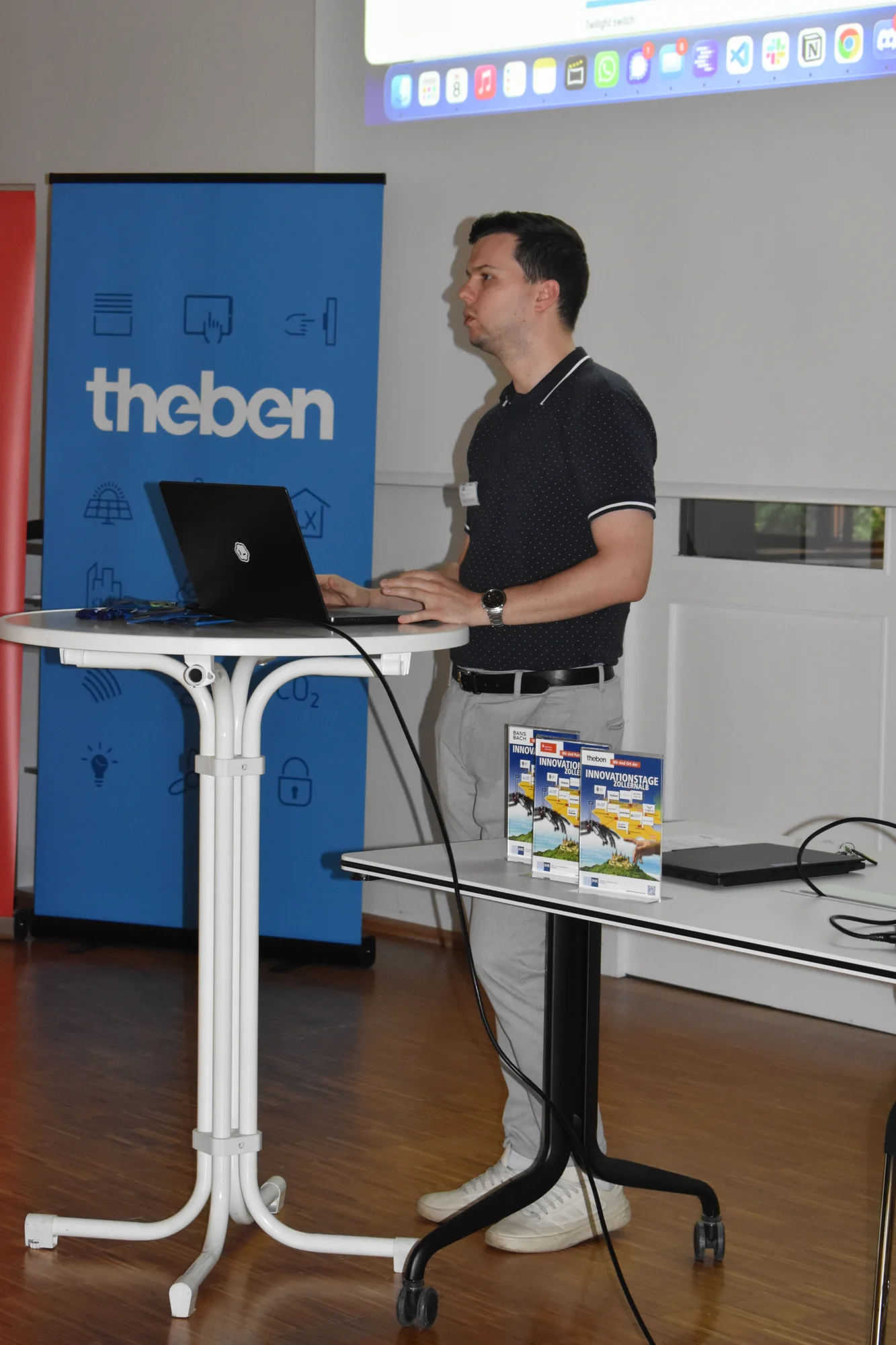 Robin präsentiert unsere DPP-Plattform beim Finale der Theben-Challenge